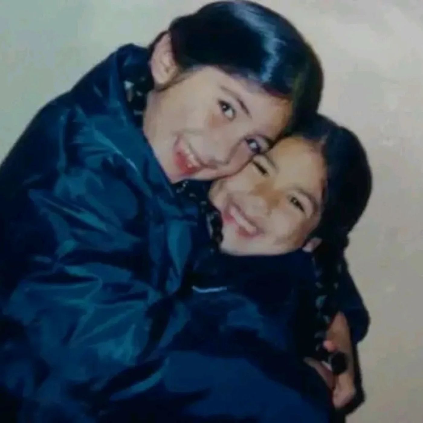 La hermana menor de Aimé Castillo, la joven bombera de Brandsen, acompañó su posteo con fotos de ambas. 