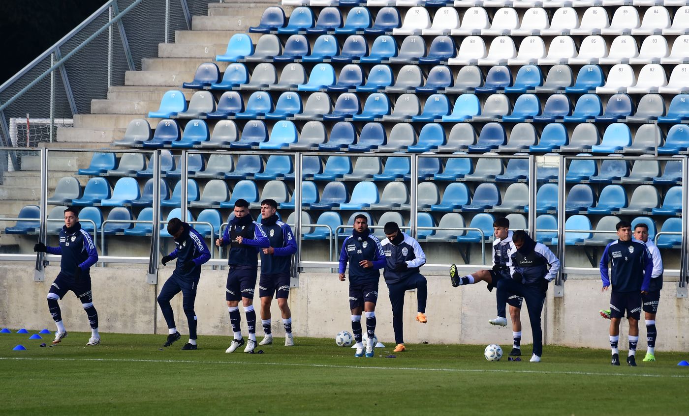 Amistoso Gimnasia entrada en calor.jpg