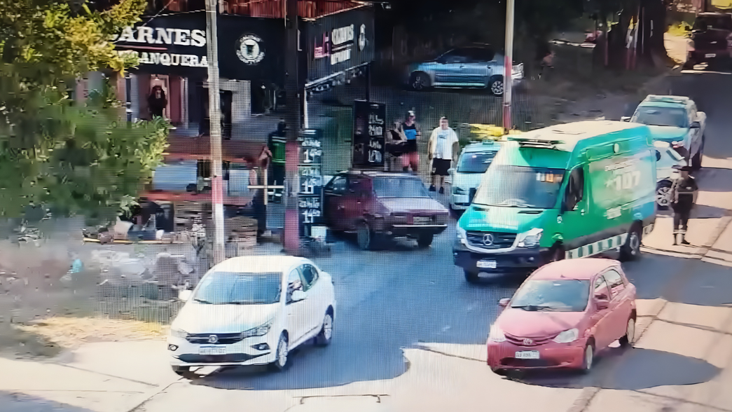 Triple choque en avenida 122 y tensión por un herido con fractura expuesta