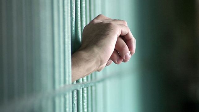 aseguran que se olvidaron preso por dos dias a un hombre en una comisaria de la plata