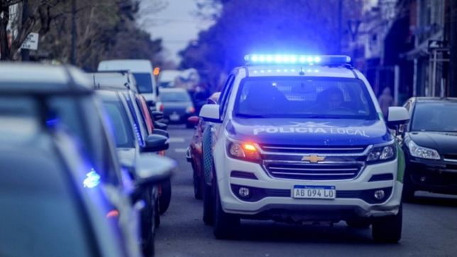 entro a una casa e intento robarse dos barras de queso y bolsas con ropa