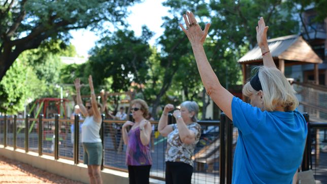 caminatas, ejercicio y arte en el parque ecologico de la plata: una novedosa propuesta para adultos mayores