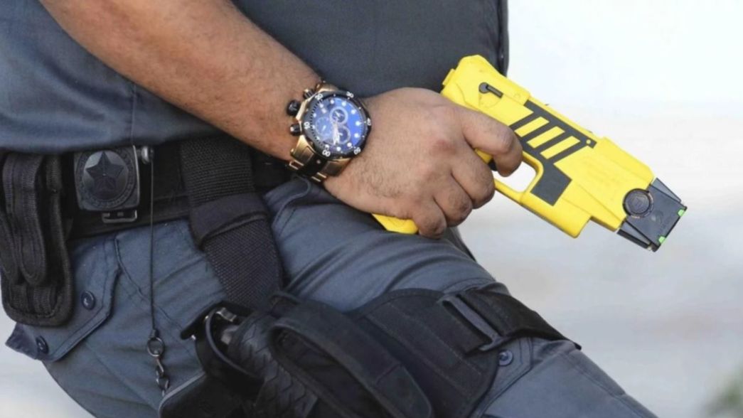 Garro anunció un proyecto para comprar pistolas Taser para la policía de La Plata
