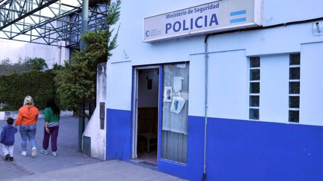 detuvieron a un subcomisario investigado por extorsion y cohecho en la plata