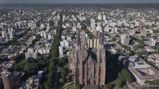 impulsan la creacion de una app oficial de turismo para potenciar la actividad en la plata