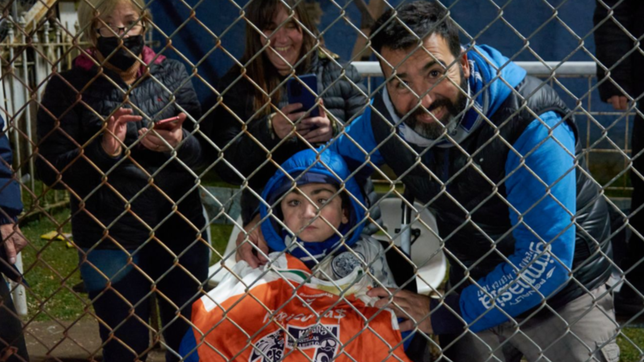 la historia de matias, el nene tripero cuya bandera hizo emocionar a rey y a todo gimnasia