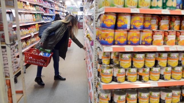 el gobierno convoco por decreto a intendentes y gobernadores para controlar los precios