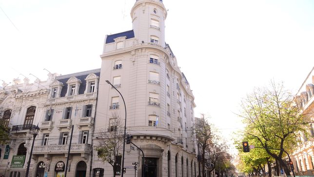 el ex banco municipal de la plata fue reinaugurado y ya luce restaurado