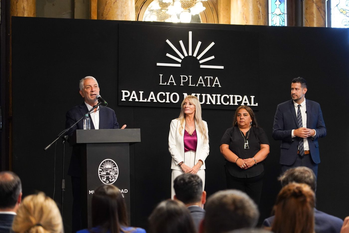 El intendente Julio Alak, durante el acto en el Sal&oacute;n Dorado de la Municipalidad de La Plata