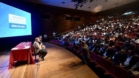 Ante más de 200 estudiantes secundarios de La Plata, se inauguró el ciclo de charlas Activá las alertas Ante más de 200 estudiantes secundarios de La Plata, se inauguró el ciclo de charlas Activá las alertas