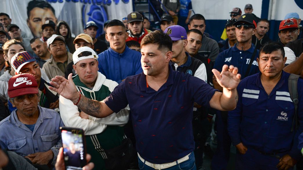 Ordenan detener a Tobar en medio de la feroz interna de la UOCRA