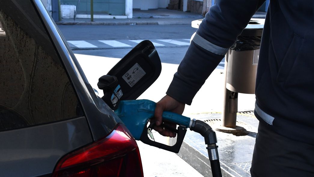 Los combustibles podrían subir hasta 15% por la disparada del petróleo en medio de la guerra