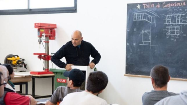 ¿cuales son los diez cursos gratuitos de la escuela universitaria de oficios de la unlp?