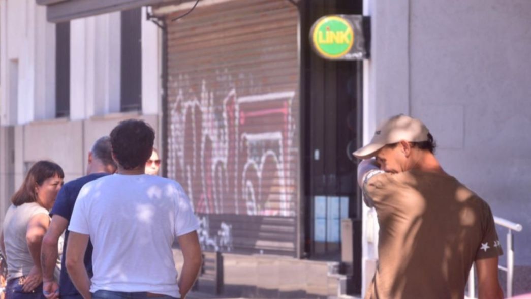 Planean reabrir los bancos para pagar subsidios y jubilaciones en plena cuarentena