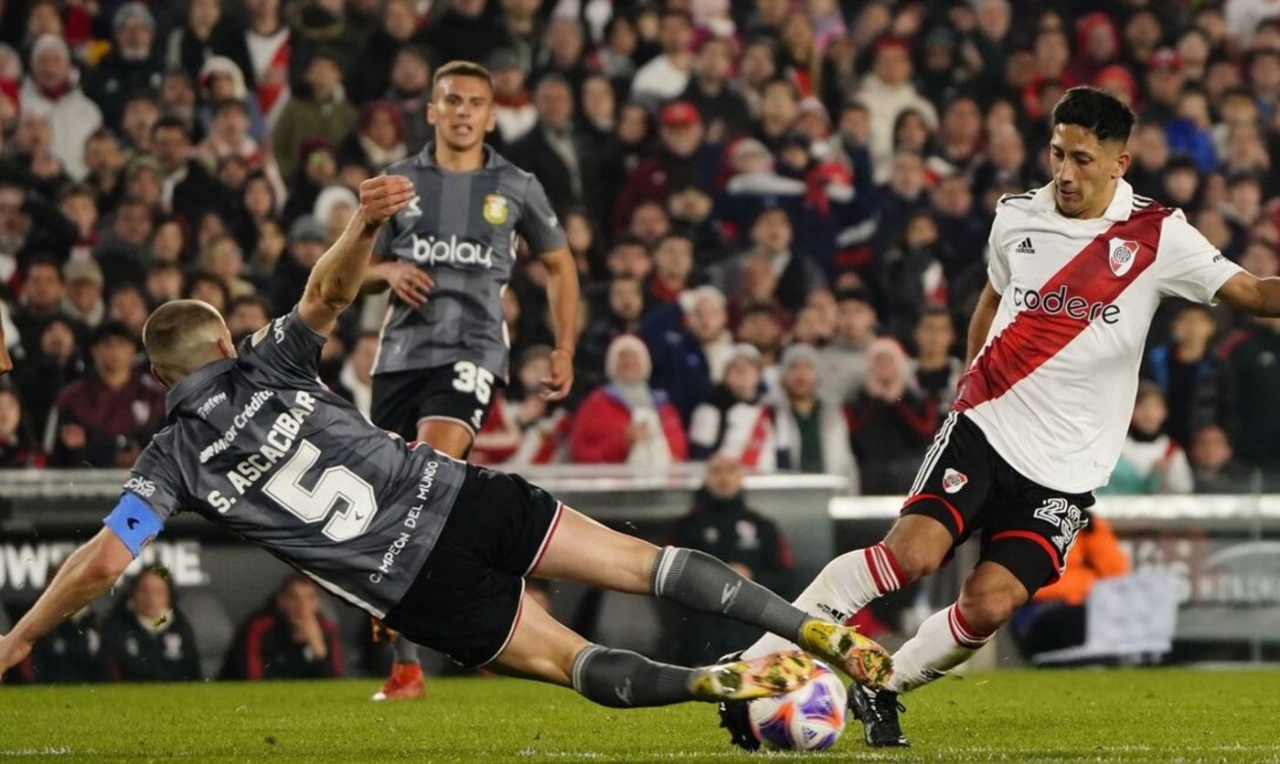 Estudiantes River.jpg