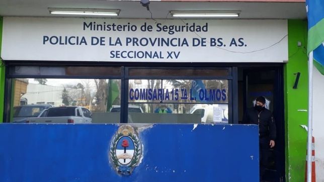 fue a rescatar a su hermano detenido en una comisaria de la plata y termino preso