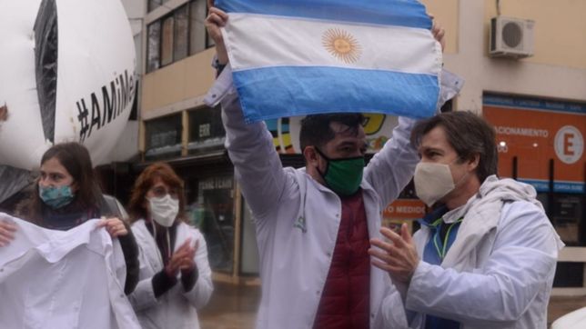 medicos, enfermeros y trabajadores de la salud realizaran una caravana por la plata