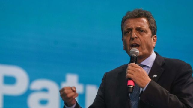massa viaja a estados unidos para negociar desembolsos y asistir a la votacion del fmi