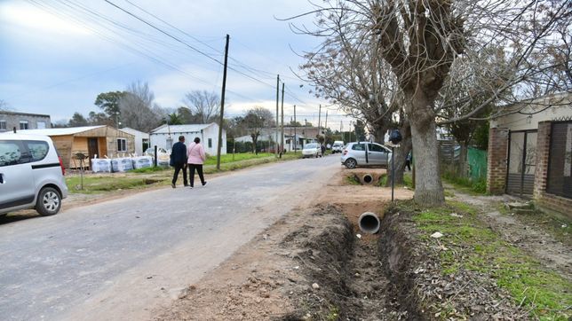 inauguraron obras de asfalto, tareas de zanjeo y recambio de luminarias en una zona de abasto