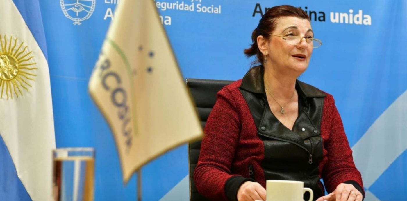 La ministra Raquel "Kelly" Olmos adelantó que se busca incrementar el Salario Mínimo, Vital y Móvil "para los meses de octubre y noviembre". La ministra Raquel "Kelly" Olmos adelantó que se busca incrementar el Salario Mínimo, Vital y Móvil "para los meses de octubre y noviembre".