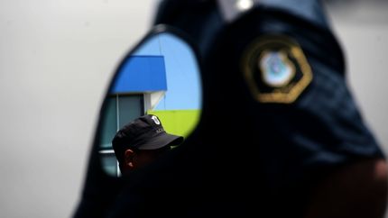 Entraron a robar a la casa de un comisario de La Plata: se llevaron hasta la carne del freezer