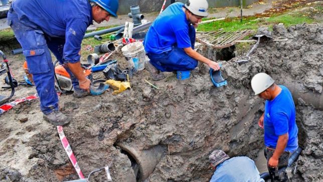 absa agiliza mejoras en la red de agua de villa castells y gonnet