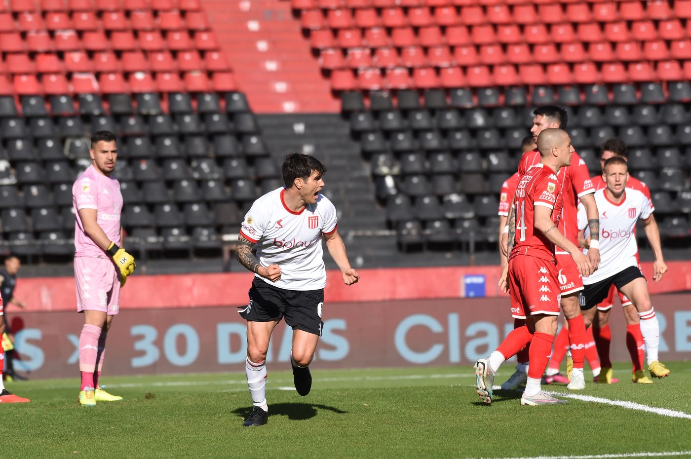 Estudiantes Huracán Muñoz festejo 2.JPG