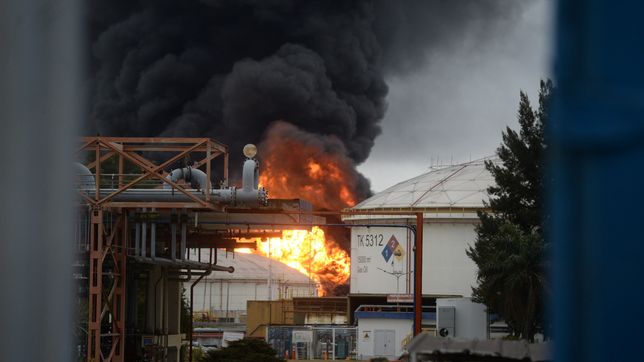 ¿cual es el sector de la refineria en la que se genero el fuego que encendio las alarmas en la region?