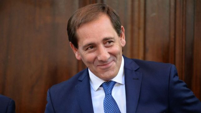 garro: las lineas de colectivo deben invertir en mas coches para que haya mas recorridos