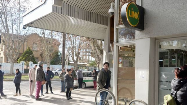 ¿que se sabe del violento golpe comando a la sucursal del banco provincia de 1 y 67?