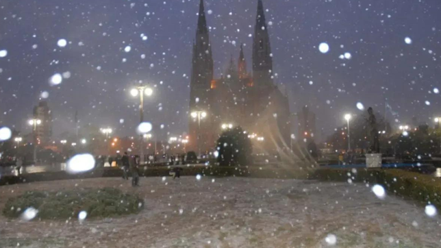 ¿cual es la combinacion de fenomenos climaticos que deben darse para que vuelva a nevar en la plata?