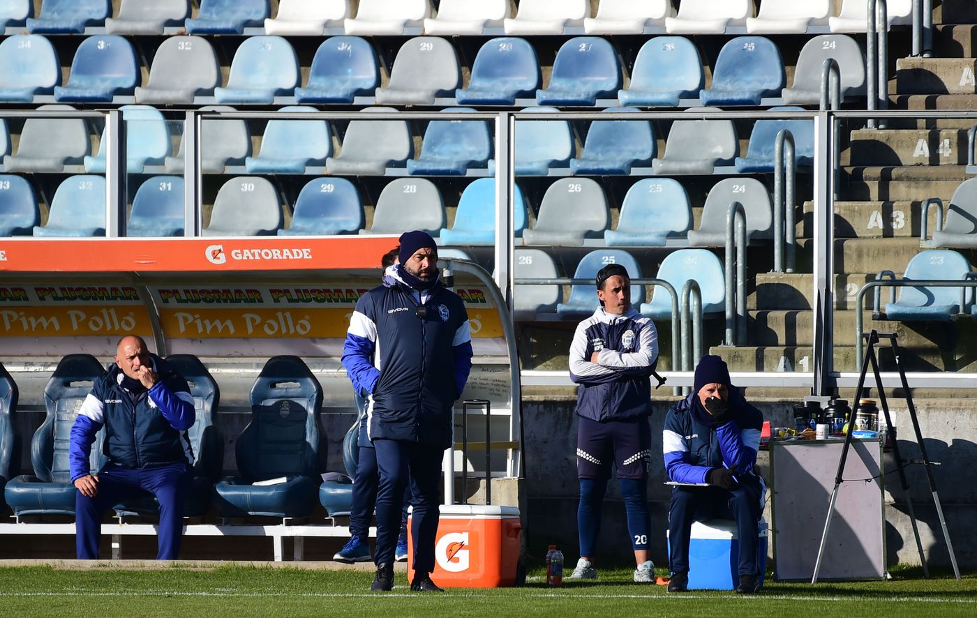 Amistoso Gimnasia Marcelo Méndez banco.jpg