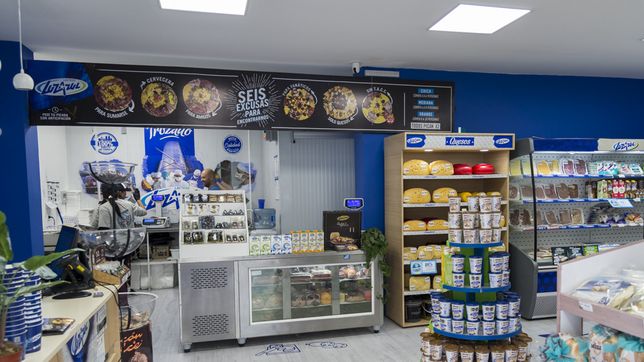 preocupacion por la caida de franquicias de luz azul ante la crisis del sector lacteo