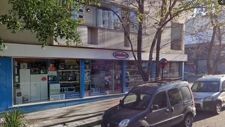 Capturaron a un chico de 16 años mientras robaba un local de Giúdice en pleno centro de La Plata