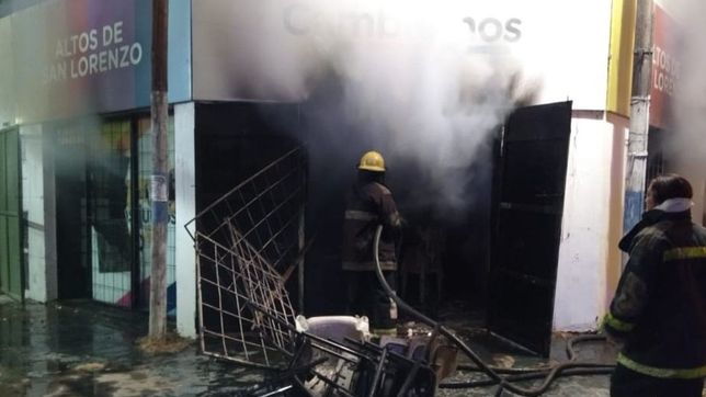 se incendio un local de cambiemos en altos de san lorenzo