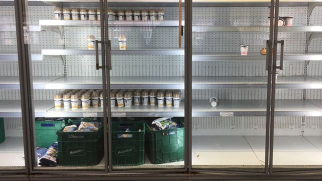 salvaje robo en un super de la plata: encanonan a los empleados y arrancan la registradora