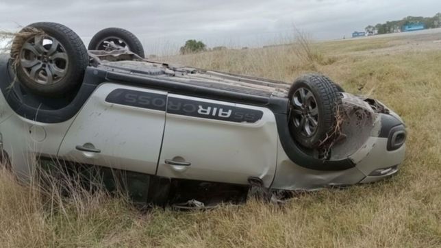 una pareja que venia a la plata desde la costa atlantica volco en plena ruta y sobrevivio de milagro