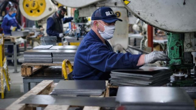 piden una reunion urgente por el gran aumento del ausentismo por covid en las pymes