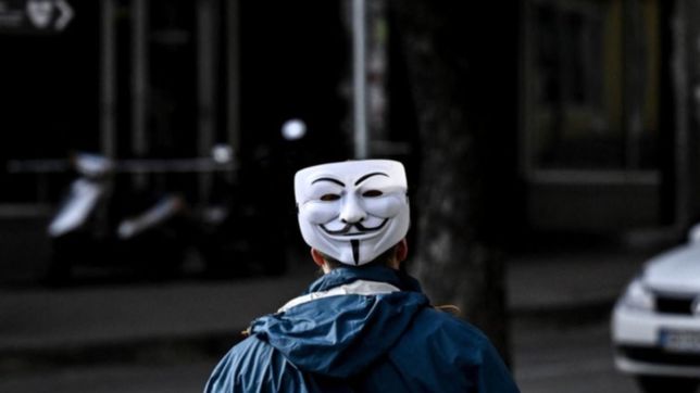 prision preventiva para la banda de anonymous, pero por delitos menores