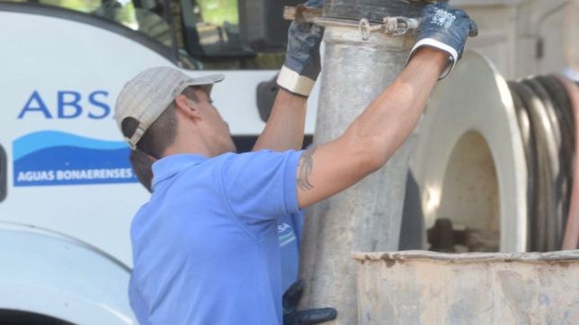 absa reparo una caneria que afectaba a mas de 250 manzanas de la plata y ensenada