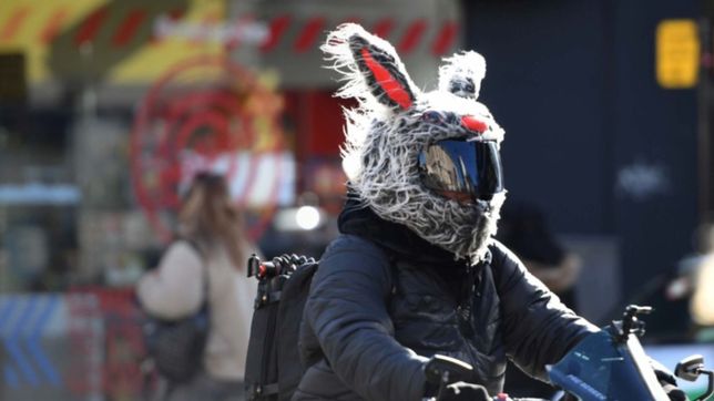 se van las lluvias, pero el frio del invierno llega con todo a la plata