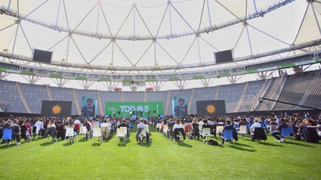 invitados y no tanto, los candidatos platenses del frente de todos presentes en el estadio