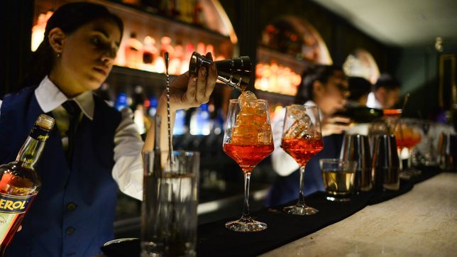 john doe bar abre su nueva casa en city bell: un viaje al pasado con un toque de vanguardia