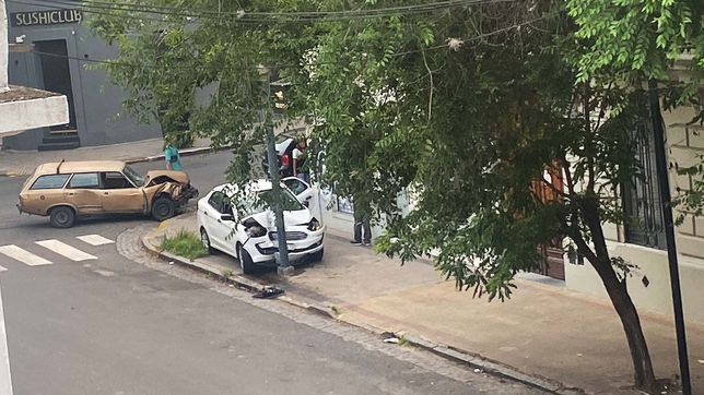 un choque en plena madrugada desperto a todos los vecinos de la plata soho