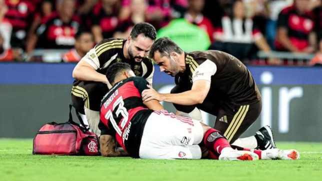 flamengo sufrio otra baja y suma problemas antes de enfrentar a estudiantes
