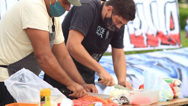 sitraic organizo una jornada de ollas populares en plaza moreno y barrios de la plata
