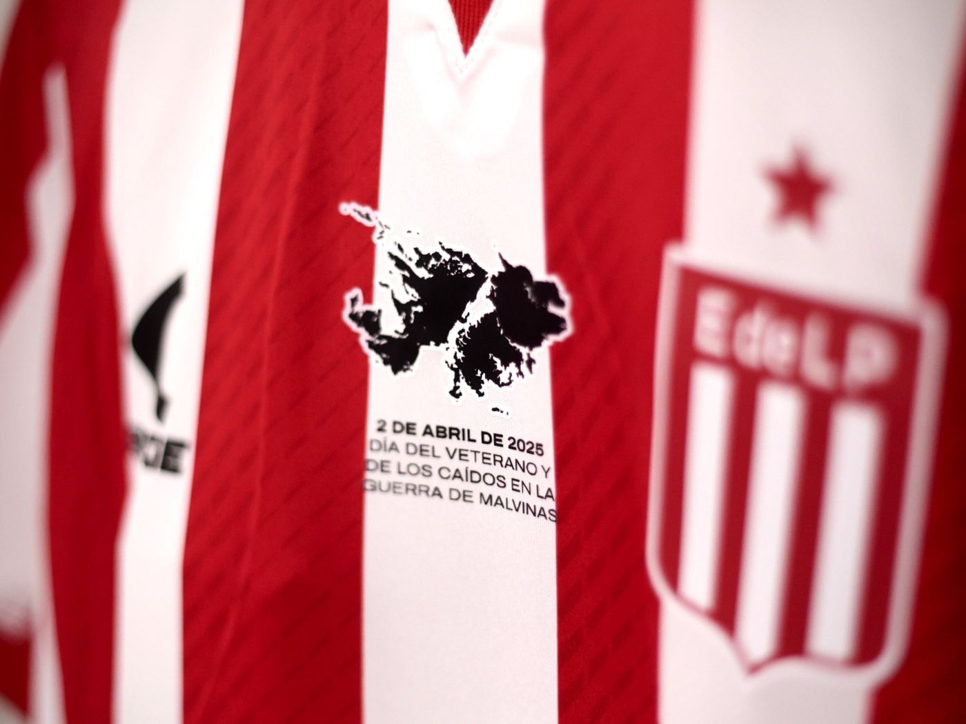 Estudiantes Parche Malvinas.jpg