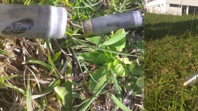 los estudiantes muestran los cartuchos para probar que la policia entro a la unlp