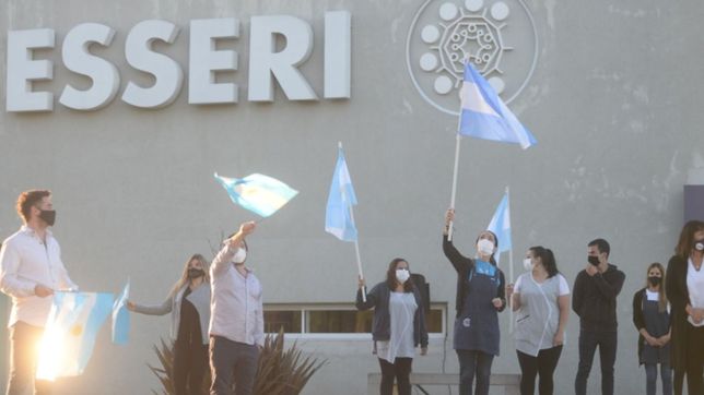 los duenos del colegio esseri y su rol en el debate por las clases presenciales