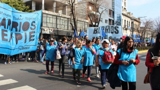 organizaciones sociales marchan al centro platense y arranca una campana solidaria